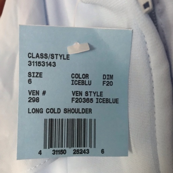 Cold Shoulder Dress with Pockets - Picture 4 of 8